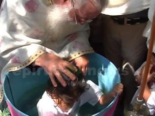 Φωτογραφία για Δεν έχει χαθεί η ανθρωπία στις μέρες μας - Ομαδική βάπτιση 17 παιδιών απο την Κιβωτό του Κόσμου στην Πωγωνιανή [photos]