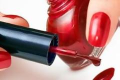 Διατήρησε τα βερνίκια των νυχιών σου μέχρι το επόμενο καλοκαίρι με ένα μικρό τιπ