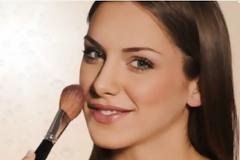 Αυτό το trick του ενός λεπτού θα κάνει το πρόσωπό σου να δείξει νεότερο αμέσως...