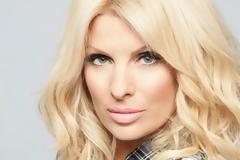 Νέο πρόσωπο στο πλευρό της Ελένης Μεναγάκη