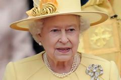 Βιβλίο αποκαλύπτει τα πρώτα λόγια της βασίλισσας Ελισάβετ μετά τον δυστύχημα της Νταίάνα