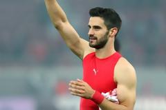 ΠΡΟΧΩΡΑΕΙ ΤΟΥ ΑΥΛΩΝΙΤΗ...