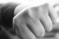 Πάτρα: Μεθυσμένος στα Προσφυγικά… έδερνε τους συγγενείς του