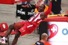 ΒΟΜΒΑ ΑΠΟ ΓΑΛΑΤΑ ΜΕ... ΠΡΩΗΝ ΕΡΥΘΡΟΛΕΥΚΟ!