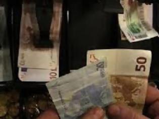 Φωτογραφία για Δείτε πώς μια 5χρονη έκλεψε 2.400 ευρώ από ταβέρνα των Τεμπών [video]