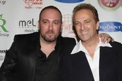 ''Να μην ξαναγυρίσει στο τραγούδι ο γιος μου - Εγώ είμαι in, εκείνος όχι''