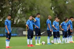 ΤΕΣΣΕΡΙΣ ΕΡΥΘΡΟΛΕΥΚΟΙ ΣΤΗΝ ΕΘΝΙΚΗ ΕΦΗΒΩΝ