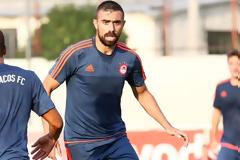 ΚΑΘΗΣΥΧΑΣΤΙΚΟΙ ΜΕ ΜΑΝΙΑΤΗ ΣΤΟ ΛΙΜΑΝΙ