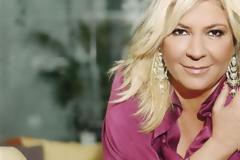 Η Δήμητρα Λιάνη Παπανδρέου με μαγιό στην παραλία