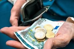 Ποιες συντάξεις αφορά η μείωση στα 392 ευρώ