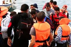 ΣΥΓΚΛΟΝΙΣΤΙΚΟ: Παγκόσμια συγκίνηση από το κλάμα του Σύριου πατέρα που φτάνει στην Κω [photo]