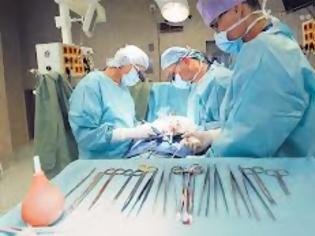 Φωτογραφία για Γιατί στα χειρουργεία οι γιατροί φοράνε πράσινες φόρμες;