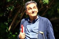 Τσακαλώτος: Οι καταθέτες να επιστρέψουν τα λεφτά τους από τα... στρώματα στις τράπεζες