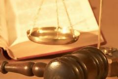 Ενώπιον Δικαστηρίου 20χρονος για απαγωγή και βιασμό