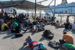 Γιατί πάει στο λιμάνι του Πειραιά το Ελ. Βενιζέλος με 2.440 πρόσφυγες;