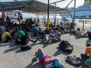 Φωτογραφία για Γιατί πάει στο λιμάνι του Πειραιά το Ελ. Βενιζέλος με 2.440 πρόσφυγες;