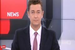 Ποιον μας θυμίζει, ποιον μας θυμίζει; Είναι ο Α. Σρόιτερ και μας αρέσει πολύ με το καλοκαιρινό του look... [photo]