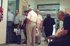 Aποσύρει το ΙΚΑ το έγγραφο που «μπλόκαρε» τη συνταξιοδότηση