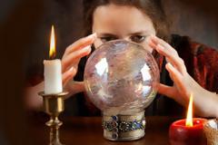 ΑΠΟΚΑΛΥΨΗ! Με αυτό τον τρόπο λένε το μέλλον τα μέντιουμ. Μεγάλη απάτη; [βίντεο]