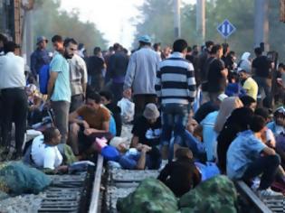 Φωτογραφία για Με δακρυγόνα απωθούν τους μετανάστες οι αρχές των Σκοπίων στα σύνορα