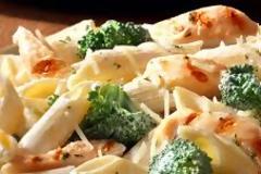 Η συνταγή της ημέρας: Πέννες με μπρόκολο, προσούτο και ντοματίνια