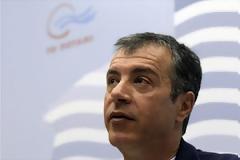 Θεοδωράκης για ΣΥΡΙΖΑ:  Ανοιχτά σύνορα, ανοιχτές φυλακές και άδεια ταμεία