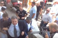 Πέταξαν αυγά στον Πάνο Καμμένο - ΦΩΤΟ - ΒΙΝΤΕΟ