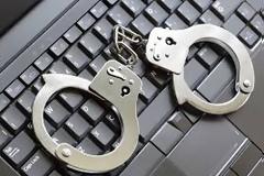 Χειροπέδες σε 29χρονο για πορνογραφία ανηλίκων - Εκβίαζε ανήλικη ότι θα αναρτήσει φωτογραφίες της