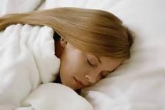 4 σημάδια ότι δεν κοιμάσαι τόσο καλά όσο νομίζεις