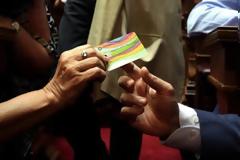 Ενεργοποιείται εκ νέου η κάρτα αλληλεγγύης