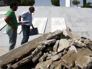 Φωτογραφία για Κομμάτι-κομμάτι βρίσκουν το θαμένο αεροσκάφος με τους Ελληνες καταδρομείς