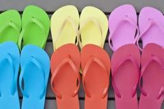 Κι όμως... Οι σαγιονάρες είναι χειρότερες απ'τα ψηλοτάκουνα