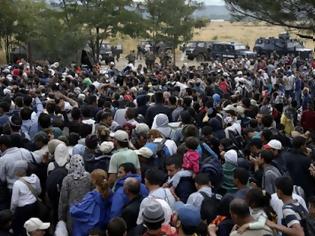 Φωτογραφία για Ο στρατός αναλαμβάνει δράση στα ελληνοσκοπιανά σύνορα για τους μετανάστες