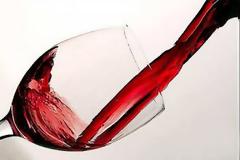 ΑΠΙΣΤΕΥΤΟ: Πως να ανοίξετε ένα μπουκάλι κρασί χωρίς ανοιχτήρι... [video]