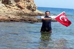 «Κάρφωσαν» (;) την τουρκική σημαία στο Φαρμακονήσι – Προβοκάτσια στυλ Ιμίων στο Αιγαίο (Βίντεο, εικόνες)