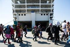 ΚΑΤΕΠΛΕΥΣΕ ΣΤΟΝ ΠΕΙΡΑΙΑ ΤΟ «ΕΛΕΥΘΕΡΙΟΣ ΒΕΝΙΖΕΛΟΣ» ΜΕ 2.500 ΣΥΡΟΥΣ ΠΡΟΣΦΥΓΕΣ