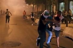 Αιματηρές συγκρούσεις στη Βηρυτό σε διαδήλωση για την αποκομιδή των απορριμμάτων