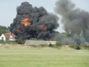 Φωτογραφία για Βρετανία: Μαχητικό αεροσκάφος συνετρίβη σε αεροπορικές επιδείξεις [video+photos]