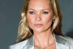 H Κέιτ Μος στην Πάτμο με άγνωστο συνοδό [photos]