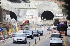 Ταλαιπωρία για τους οδηγούς στην Πατρών - Κορίνθου: Σημειωτόν η κίνηση των οχημάτων...