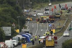 Εντεκα οι νεκροί από τη συντριβή αεροπλάνου στη Βρετανία