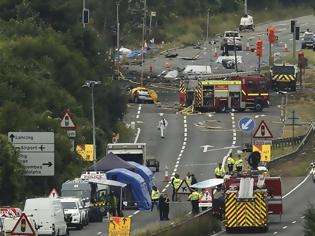 Φωτογραφία για Εντεκα οι νεκροί από τη συντριβή αεροπλάνου στη Βρετανία