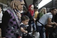 Περίπου 300 Σύροι πρόσφυγες αποβιβάστηκαν στο λιμάνι της Καβάλας