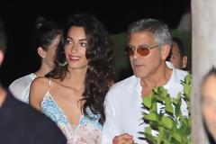 Αμάλ και... μεθυσμένος Τζόρτζ, στο πάρτι της Σίντι Κρόφορντ στην Ίμπιζα