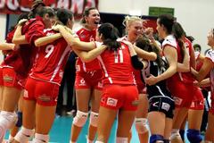 «ΠΡΩΤΗ» ΚΑΙ ΓΙΑ ΤΙΣ ΝΤΑΜΠΛΟΥΧΕΣ!