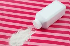 ΑΠΙΣΤΕΥΤΕΣ χρήσεις της πούδρας ταλκ στο σπίτι αλλά και κίνδυνοι που δε γνωρίζατε...