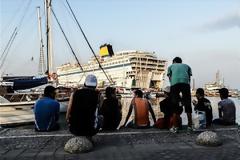 Στον Πειραιά το “Ελ.Βενιζέλος” με 2.500 πρόσφυγες από τη Μυτιλήνη