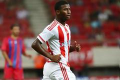 «ΒΑΖΕΙ ΛΙΓΟΤΕΡΑ ΓΚΟΛ ΑΠΟ ΤΟΝ... ΣΕΜΠΑ» (PHOTOS)