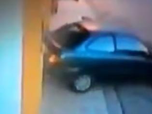 Φωτογραφία για Λαμία: Μπούκαρε σε κατάστημα με κλεμμένο αυτοκίνητο [video]