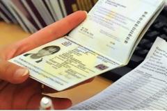 Μητέρα με ανήλικο παιδί στα… κρατητήρια - Επιχείρησε να φύγει παράνομα από τη χώρα